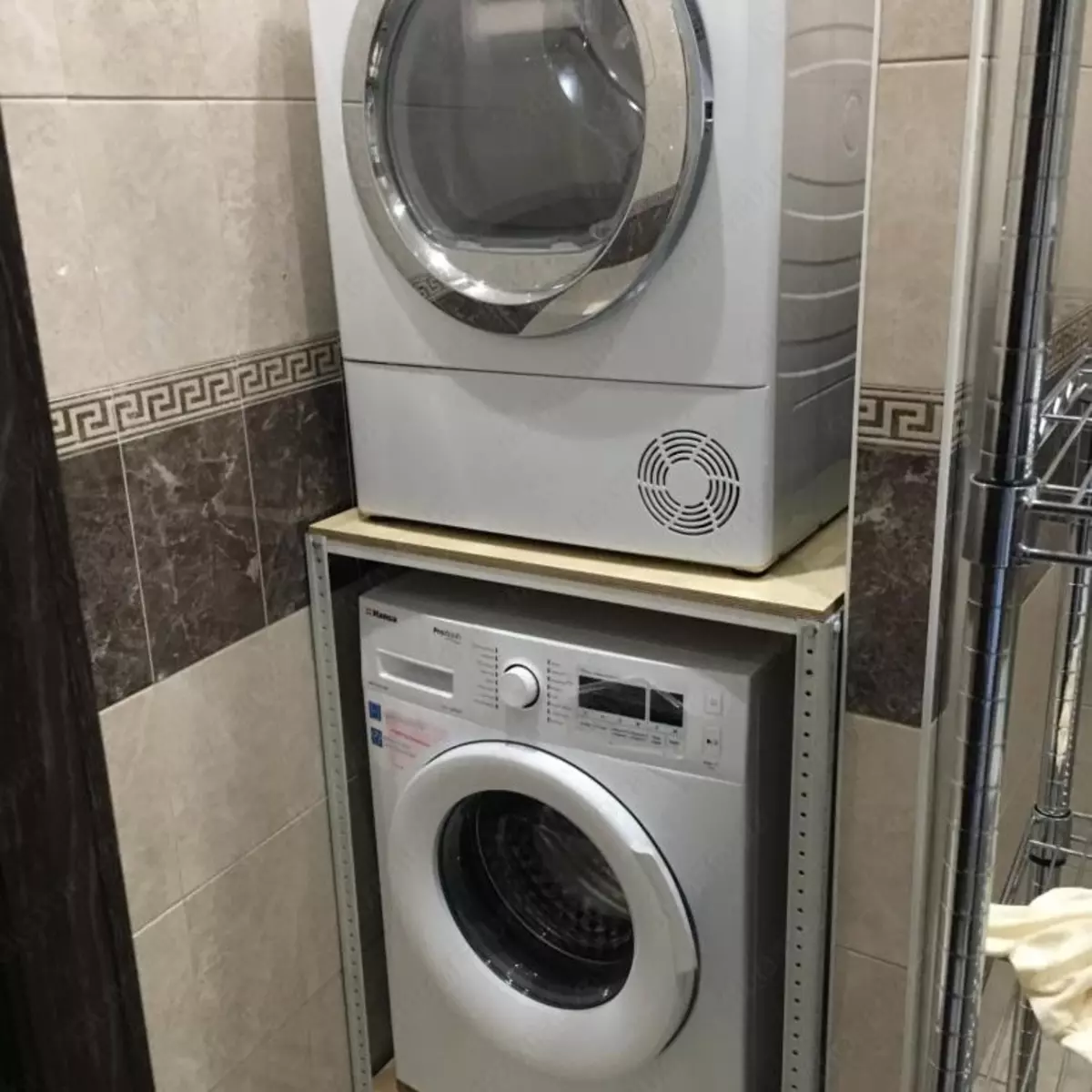 стеллаж для стиральной и сушильной машины в ванной