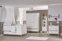 Yangi tug'ilgan chaqaloqlar uchun mebellar to'plami