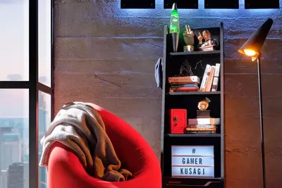 Kitob javoni Almila "Roox Raven" 47 x 41,5 x 144 sm (Turkiya) Qora