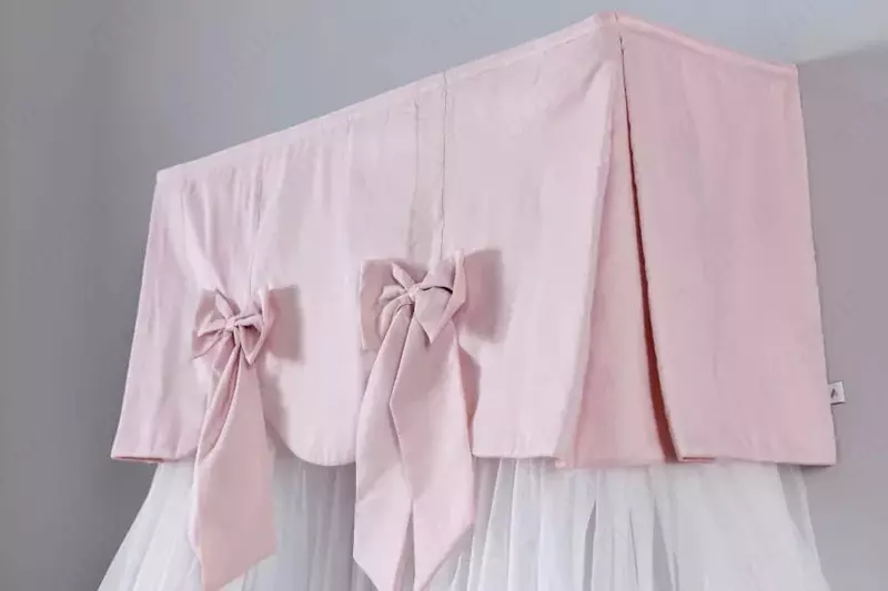 Chivinli tul + bolalar karavoti uchun ayvon Almila "Queen" (Turkiya) Oq/Pushti - по запросу