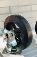 Колесо обрезиненное поворотные с тормоз