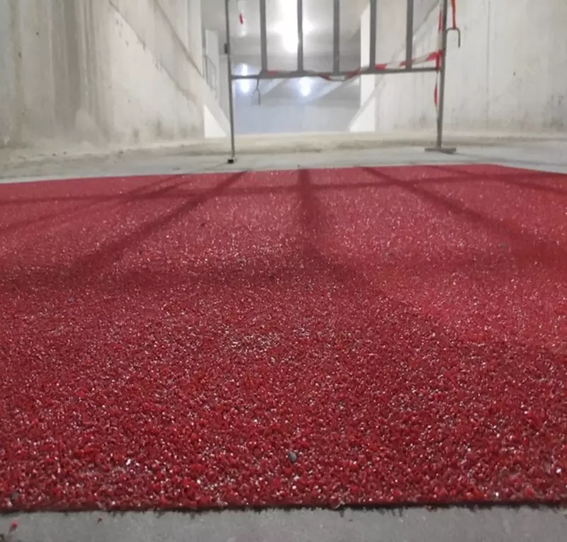 Epoksi o'z-o'zidan tekislanadigan zamin