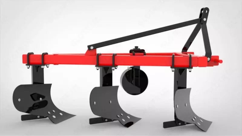 Плуг трехкорпусной