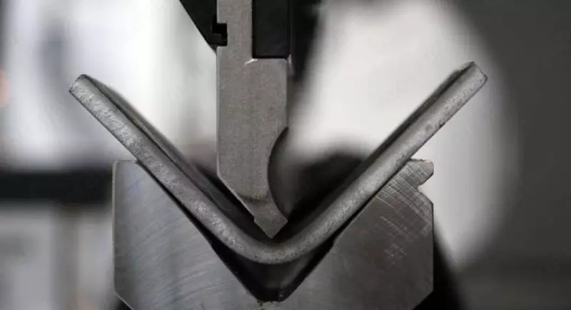 Гибка металла на листогибе