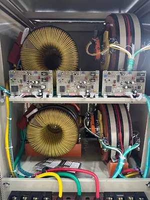 Стабилизатор напряжения трехфазный GDC-D300000VA (300kVa) - 55 223 414 сум / шт