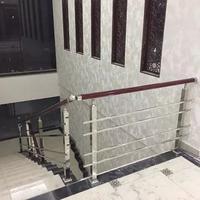 Перила из нержавеющей стали с деревянным поручнем - 650 000 сум / кв.м