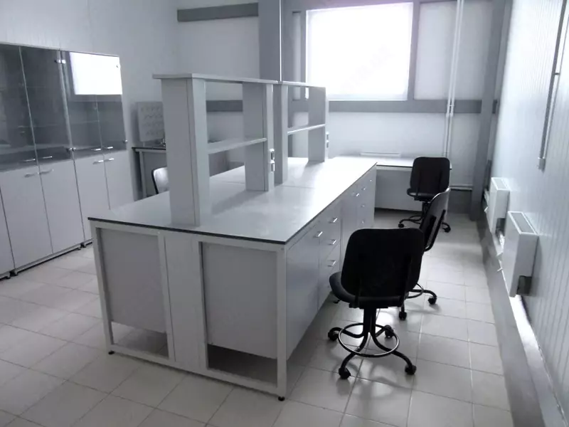 Лабораторный комплект островных столов