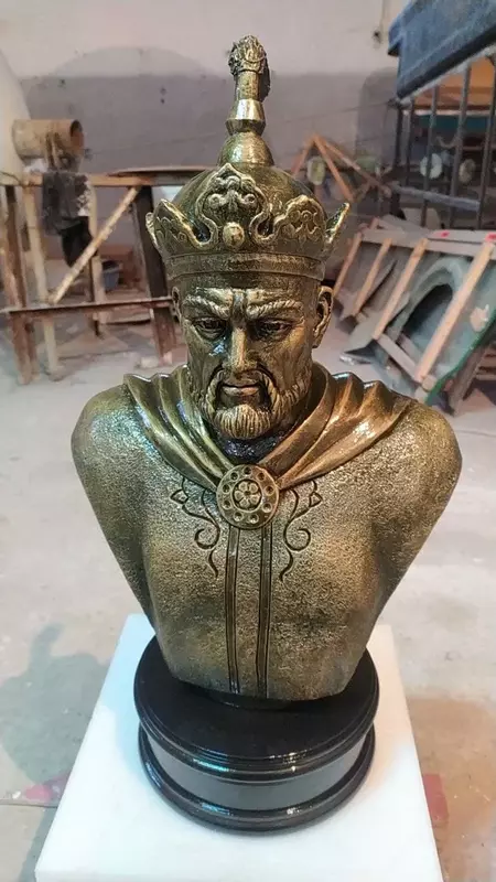 Буюк Амир Темур бюсти