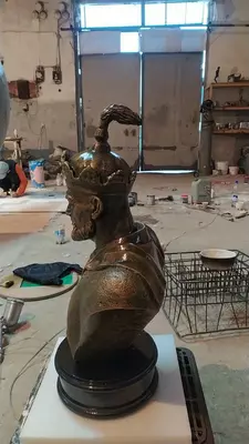 бюст Великого Тамерлана - 3 000 000 сум / шт.