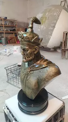 3 000 000 сум / шт. бюст Великого Тамерлана