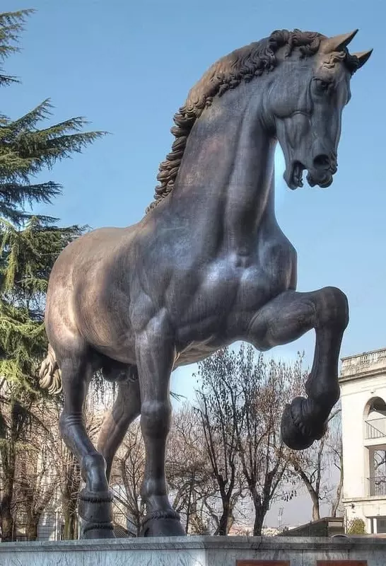 изготовим статую лошади оригинального размера