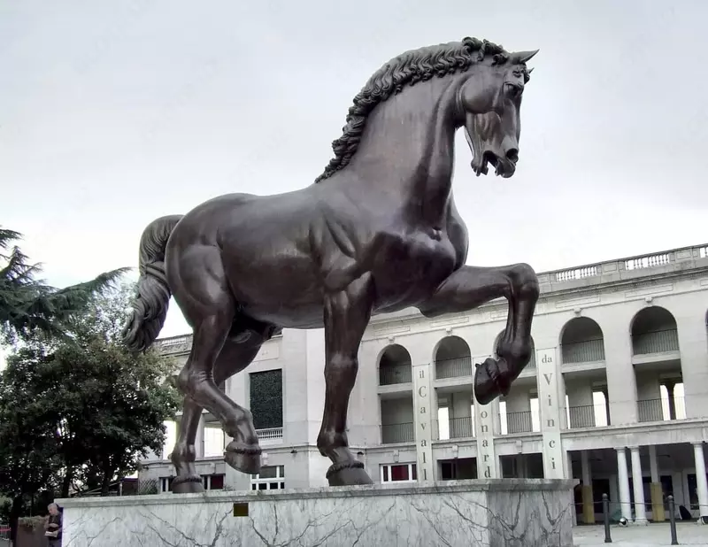 40 000 сум изготовим статую лошади оригинального размера