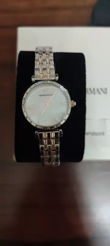 Ayollar Emporio ARMANI soati - 7 212 540 so'm