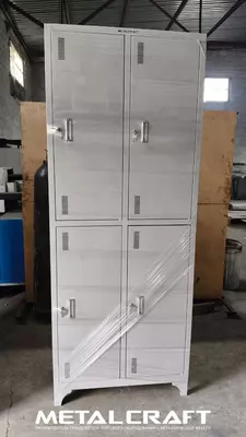 4-x секционный металлический шкаф для одежды.