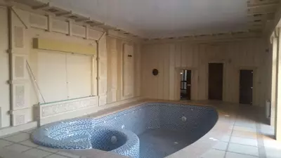 Barelyefi haykallar Manzarali sharshara hovuz favvorasi rasmlari barbekyu kamin dizayni rassomlari