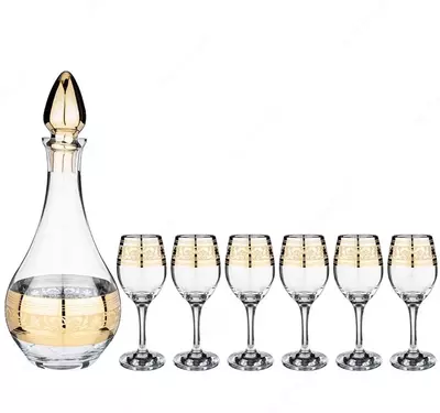 Dekanterli ko'zoynaklar to'plami