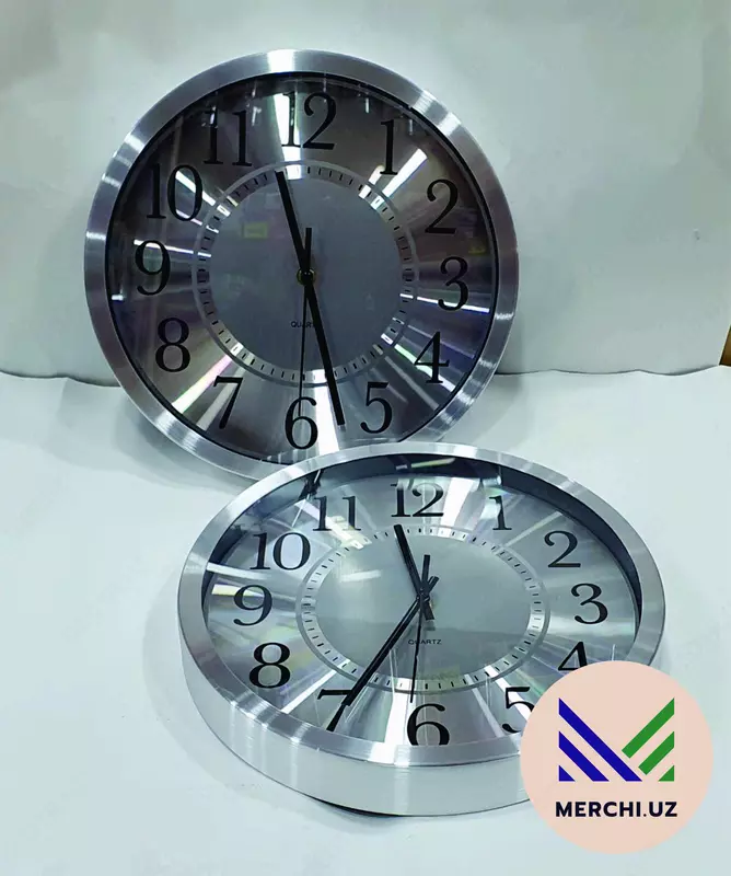 Настенные часы с лого