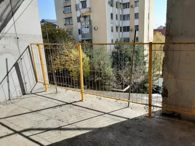 Забор секционного типа для ограждения стройплощадок и лестничных маршей