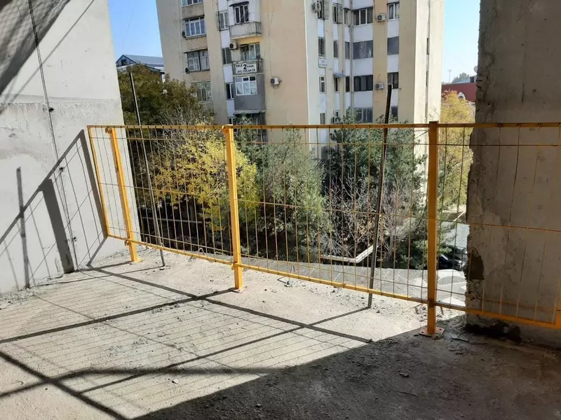 Забор секционного типа для ограждения стройплощадок и лестничных маршей