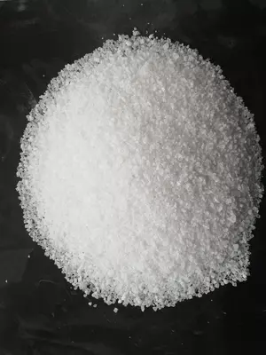 Поваренная соль 1-2-3 фракции Упаковывается полиэтиленовых мешках. В каждом мешке по 30 кг.