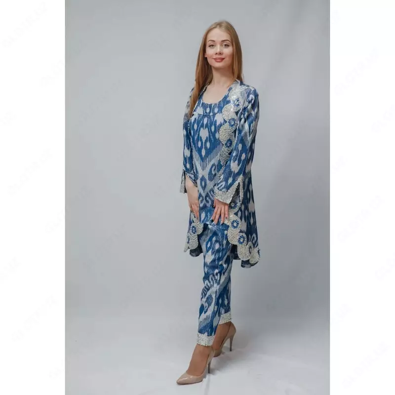 Voyaga etgan ayol ayollarning milliy kostyumlari