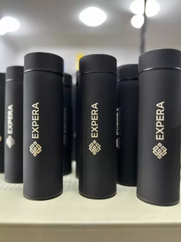 O'rnatilgan harorat sensori bilan termos