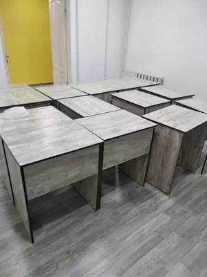 Narx so&#039;rov asosida O'quv markazlari uchun parta stullar!