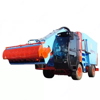 Самоходный кормосмеситель-кормораздатчик SFV