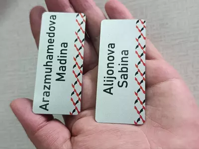 Нагрудные бейджи для сотрудников Только в розницу