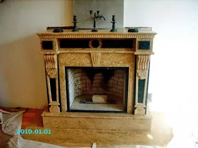 Отделка камина кварцевым камнем арт 1