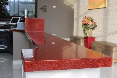 Ресепшн и административные стойки из кварцевого камня арт 3
