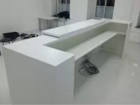 Ресепшн и административные стойки из кварцевого камня арт 4