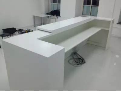 Kvarts toshdan resepshn va ma'muriy javonlar art 4