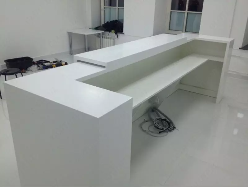 Kvarts toshdan resepshn va ma'muriy javonlar art 4