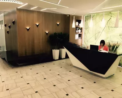 Kvarts toshdan resepshn va ma'muriy javonlar art 8