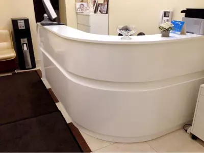 Kvarts toshdan resepshn va ma'muriy javonlar art 10