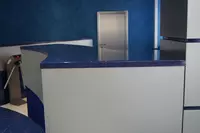 Ресепшн и административные стойки из кварцевого камня арт 11