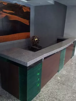 Kvarts toshdan resepshn va ma'muriy javonlar art 14