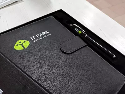 Цена по запросу Изготовление брендированных коробок для бизнес набора