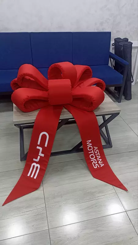 Большой бантик для машины – эффектное украшение для особых событий