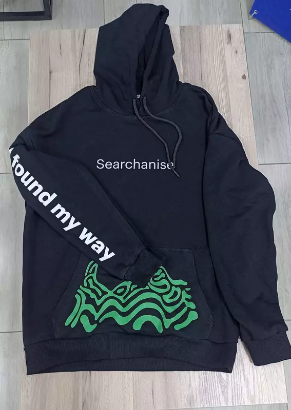 Тёмное худи – стиль и комфорт в одном