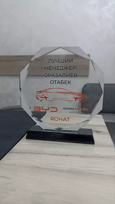 Стеклянная статуэтка – изысканный элемент декора