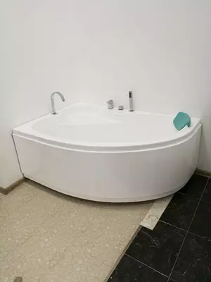 Ванна акриловая угловая