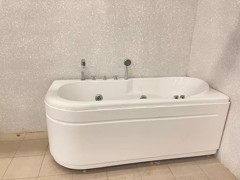 Гидромассажная ванна с дополнительными комплектующими D-009 (170*80*62)