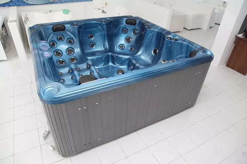 Гидромассажный SPA-бассейн с дополнительными комплектующими S-02 (230*230*100)