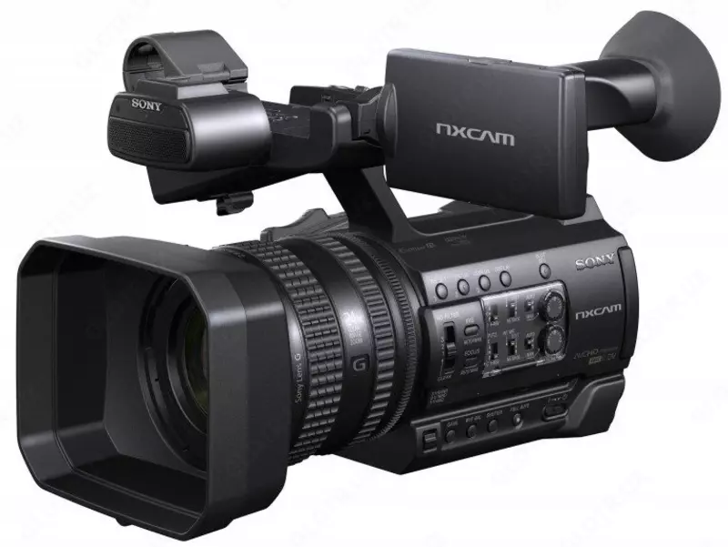 Профессиональная видеокамера SONY HXR-NX100