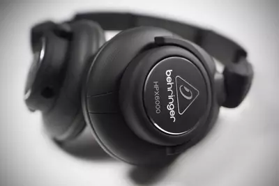 Профессиональные проводные наушники BEHRINGER HPX6000