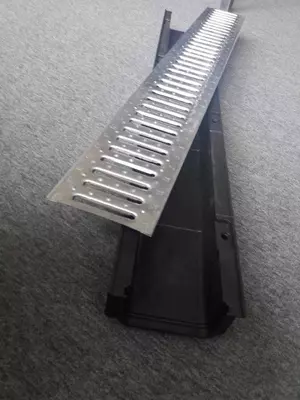 Birlashtirilgan plastmassa taglik