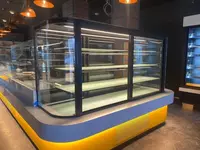 Холодильная витрина для тортов/десертов