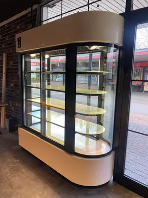 Холодильная витрина для тортов/десертов - от 3 588 969 сум / комплект